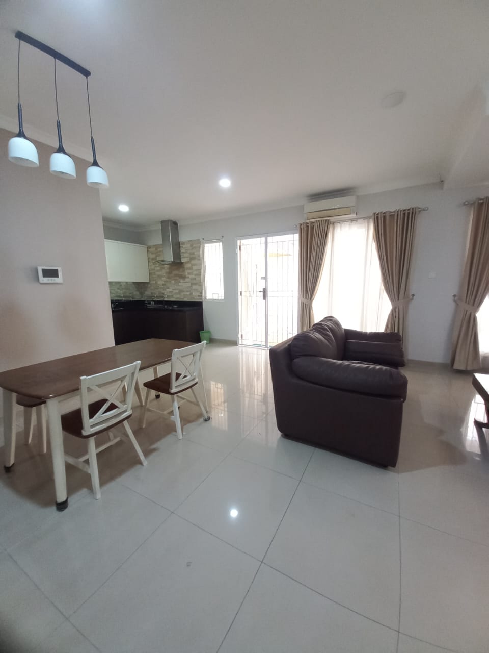 Rumah Disewakan Fully Furnished di Vassa Terrace Lippo Cikarang